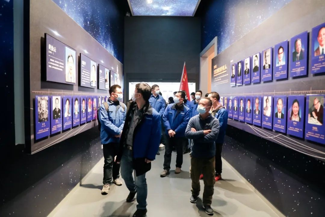 觅红色汗青 践初心使命——Z6官网智能整个党员赴长沙党史馆发展主题党日活动