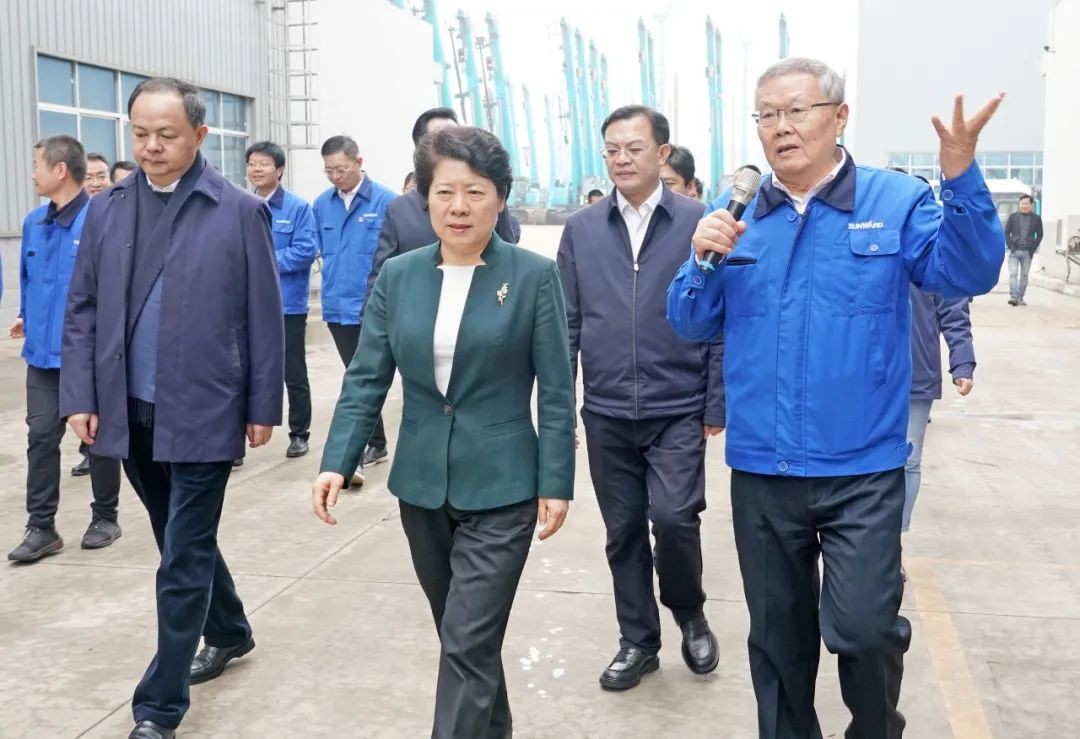 吴桂英调研Z6官网智能