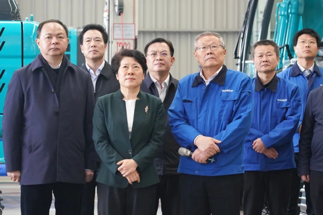 吴桂英调研Z6官网智能