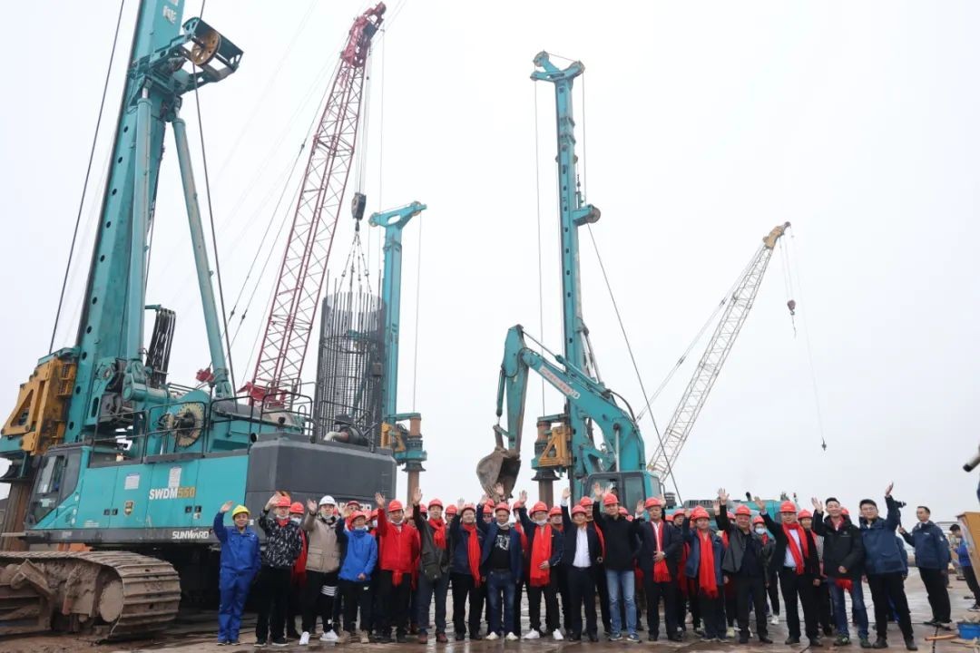 惊艳！Z6官网智能低净空旋挖钻机广西获赞