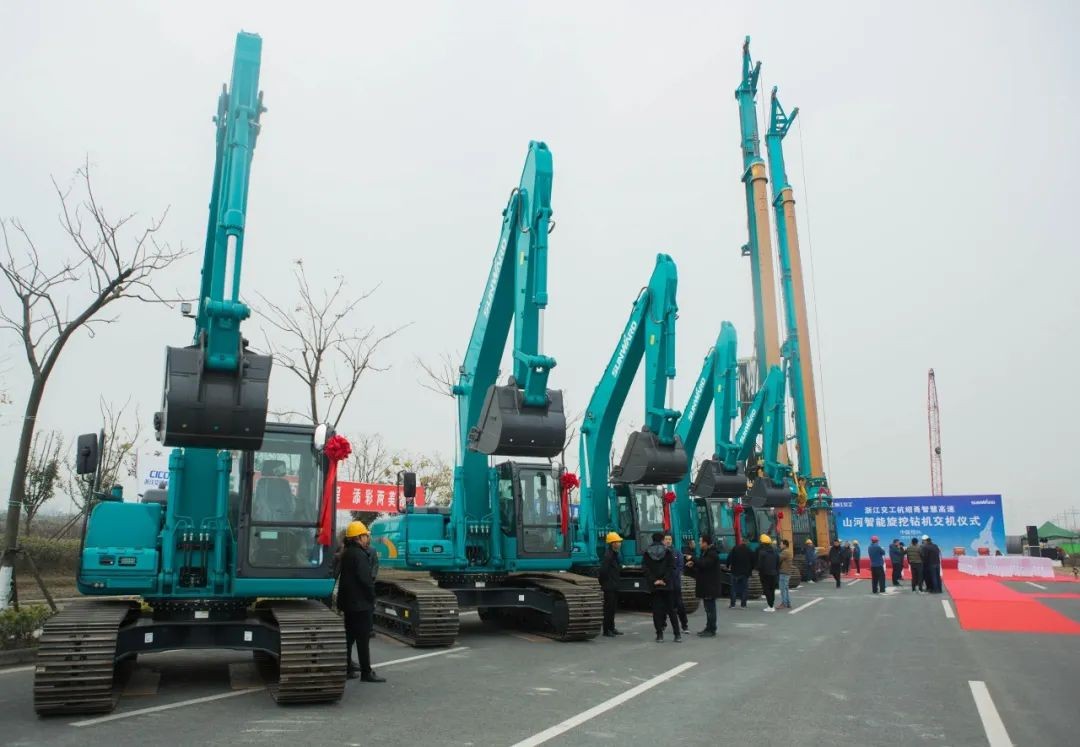 Z6官网智能旋挖钻机全面参建中国首条智慧高快公路