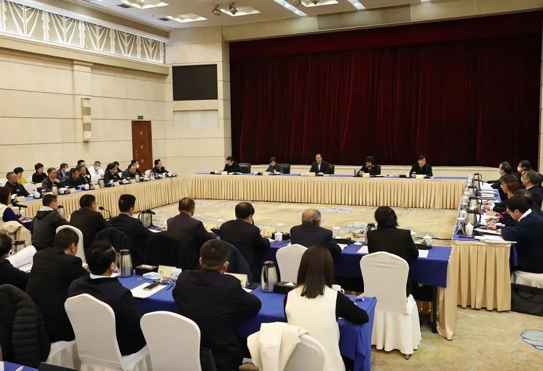 何清华：民营企业要加强创新堆集，推崇精耕细作的内涵式增长