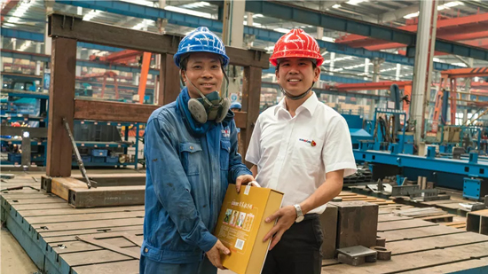 万力集团“送清冷”活动，慰问一线员工