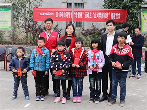 践行雷锋心灵捐建“Z6官网梦图书馆”