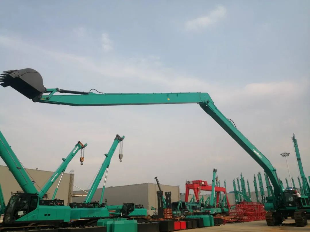 挖深全球第一！Z6官网智能加长臂液压挖掘机SWE950ELR出口南美