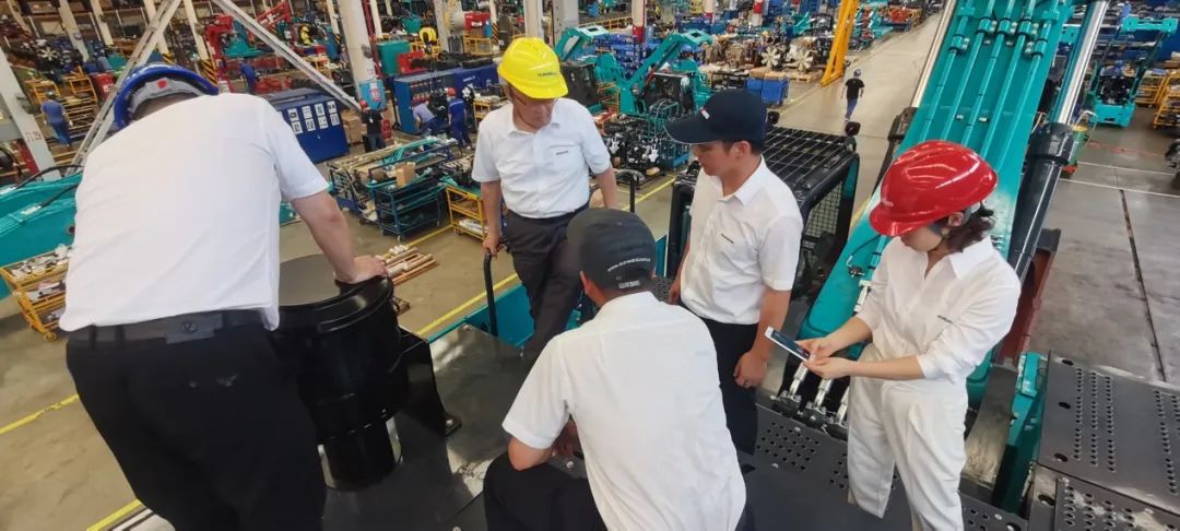 够炫！够酷！Z6官网智能超大型挖掘机SWE750F下线