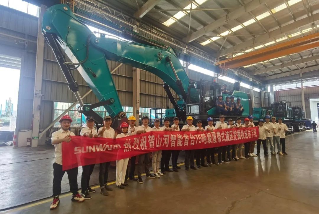 够炫！够酷！Z6官网智能超大型挖掘机SWE750F下线