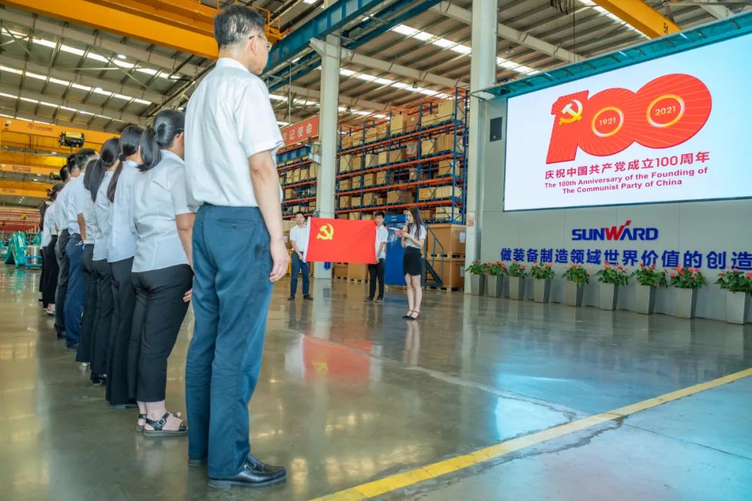 接续奋斗再启程——Z6官网智能党委进行新党员入党宣誓和老党员沉温入党誓词活动