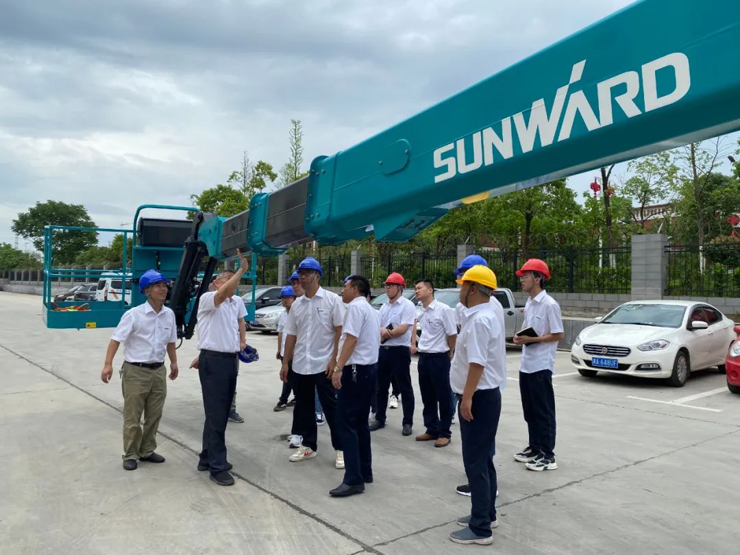 Z6官网智能首款直臂式高空作业平台顺利通过评审