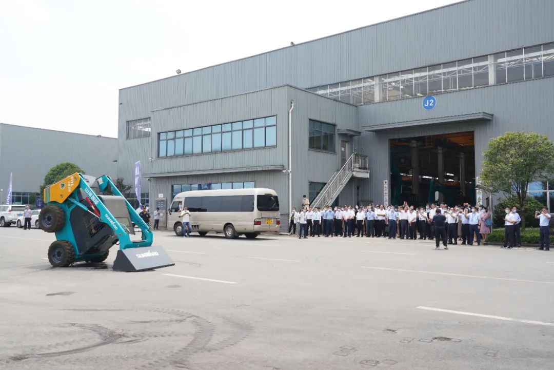 全国战术性新兴产业集群建设调查团调研Z6官网智能