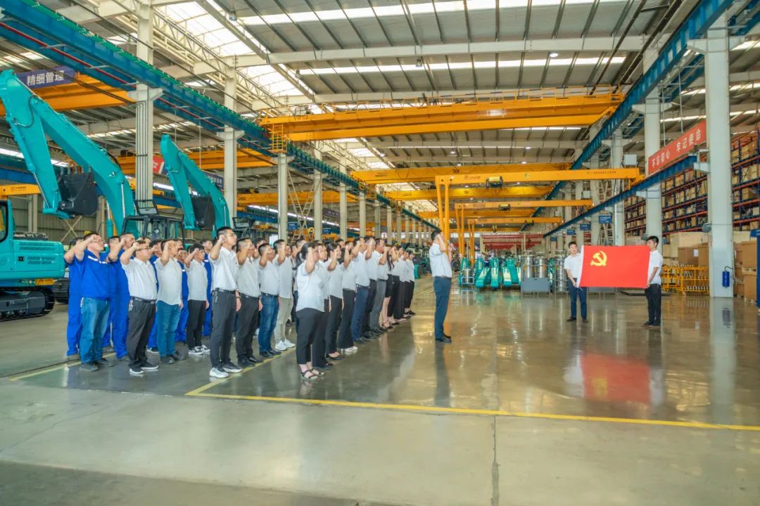 接续奋斗再启程——Z6官网智能党委进行新党员入党宣誓和老党员沉温入党誓词活动