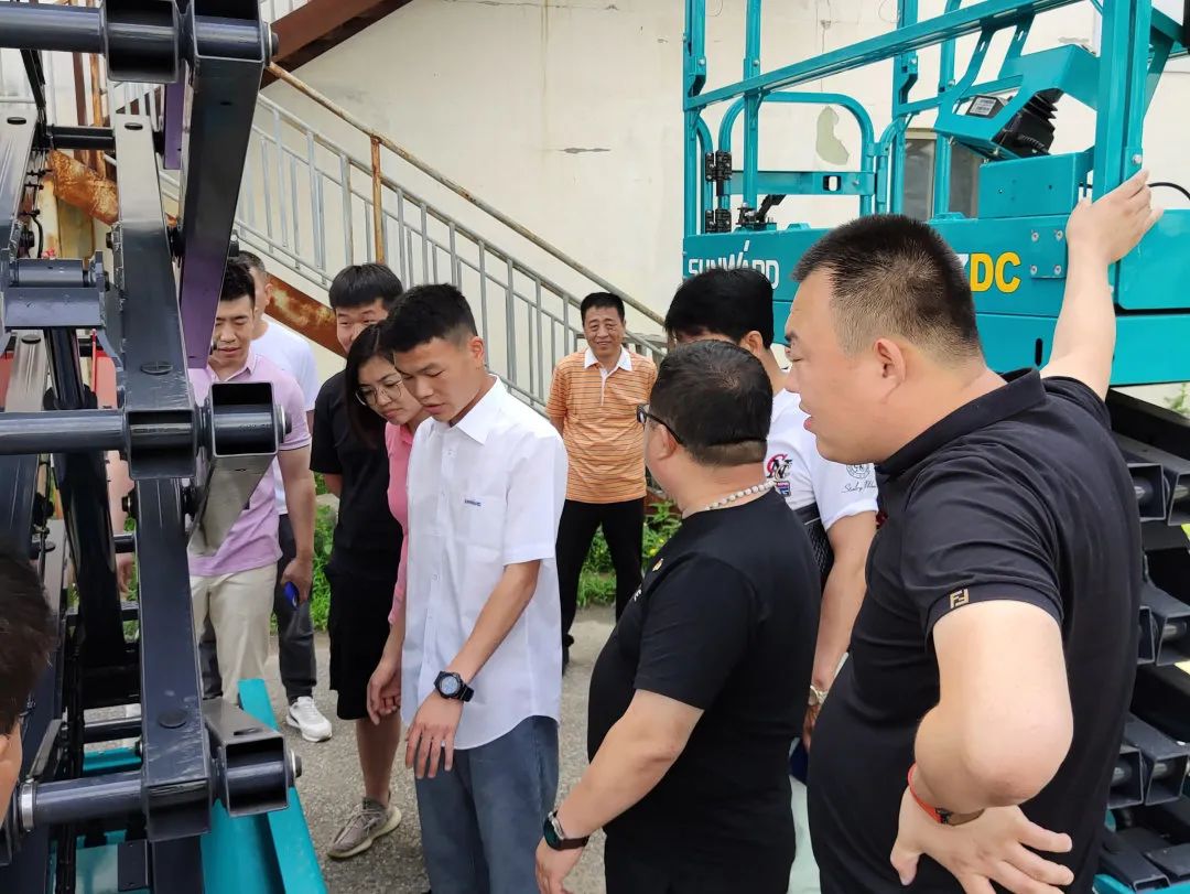 同梦同业 借势腾飞——辽宁宏信&Z6官网智能进行主题庆典活动