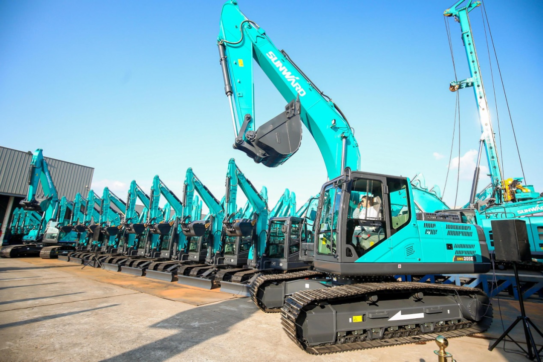 王炸！挖机加“宝贝”魅力驯服全场