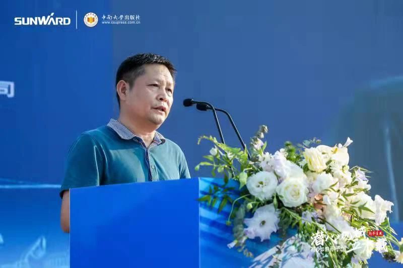 《何清华潜心理械五十年》新书颁布，背后还有这些故事