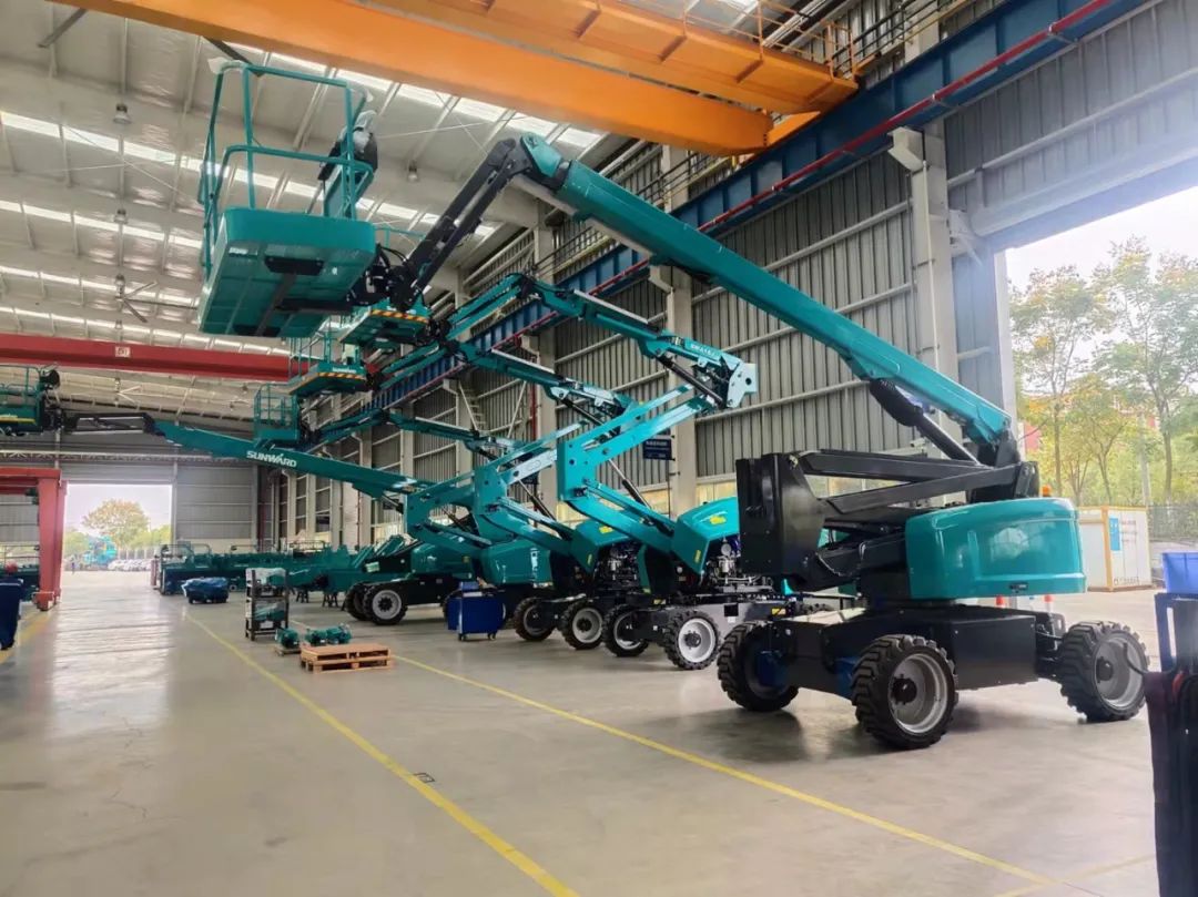 同级别作业高度最高！Z6官网智能首款自主研发电动臂式高空作业平台下线