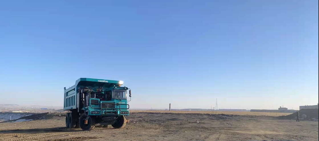 新能源，长续航！Z6官网智能首台LNG增程式宽体矿卡下线交付