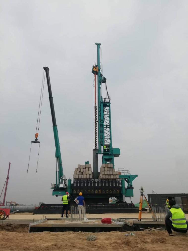 创下纪录！Z6官网智能引孔式静力压桩机初次利用于高铁项目