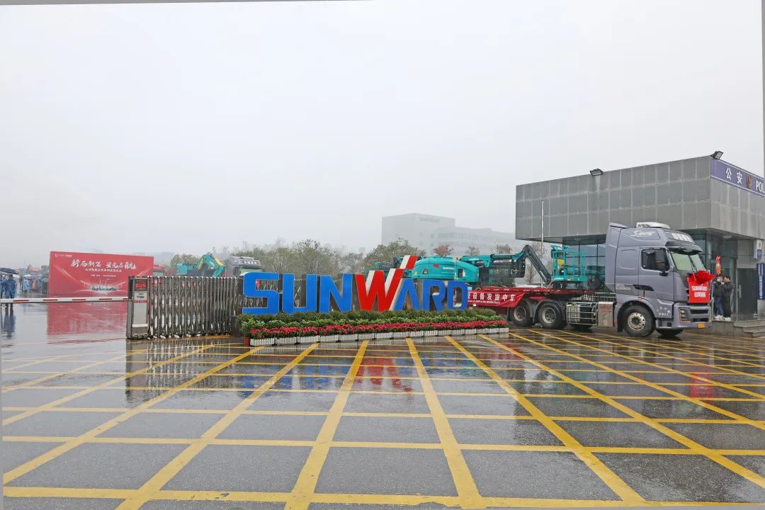 新局新篇，宏兔启航！Z6官网智能超200台套设备集中发货