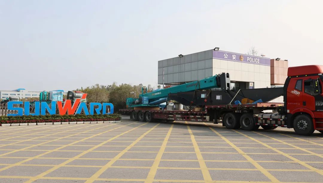 喜迎龙仰面！Z6官网智能大吨位PDP工法引孔式静力压桩机出征哥伦比亚