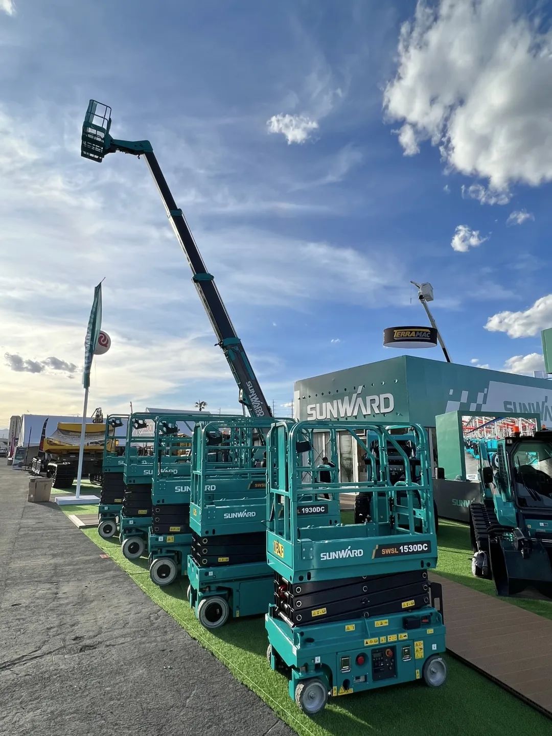 拉展直播 | Z6官网智能高空精品亮相2023美国拉展，哪款是你的最爱？