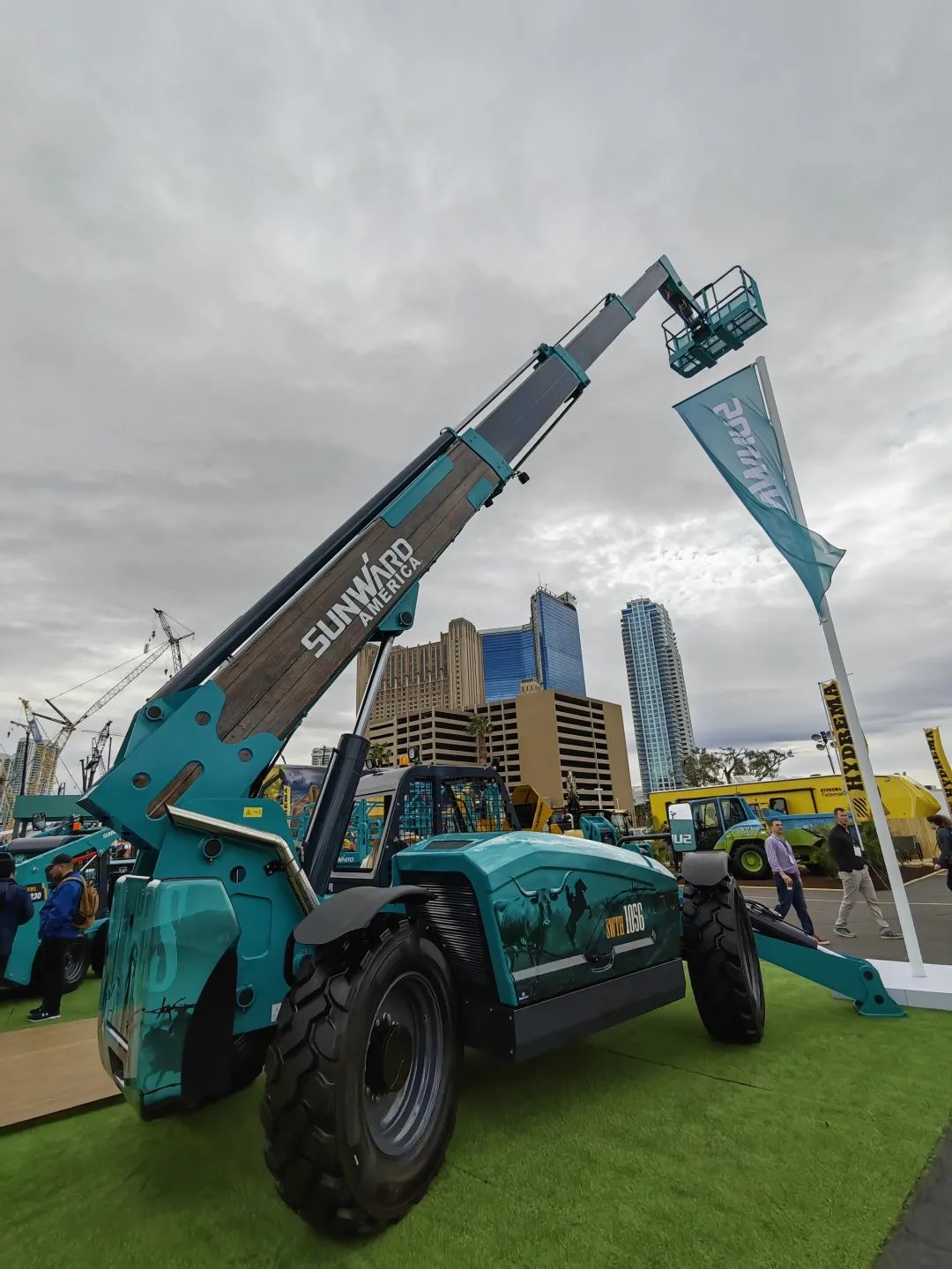 拉展直播 | Z6官网智能高空精品亮相2023美国拉展，哪款是你的最爱？