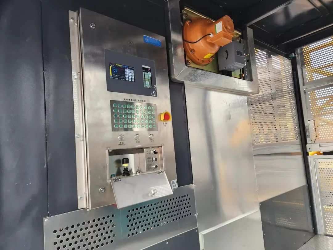 科技显能、再添新品！Z6官网江麓智能施工起落机成功下线