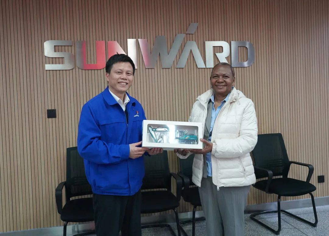 乌干达驻华大使到访Z6官网智能