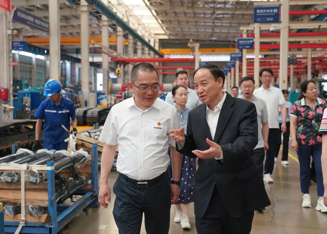 太原市政协主席操学诚调研Z6官网智能