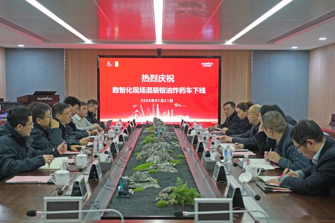 数智化现场混字油火药车下线！Z6官网智能与易普力携手共筑智能矿山新篇章