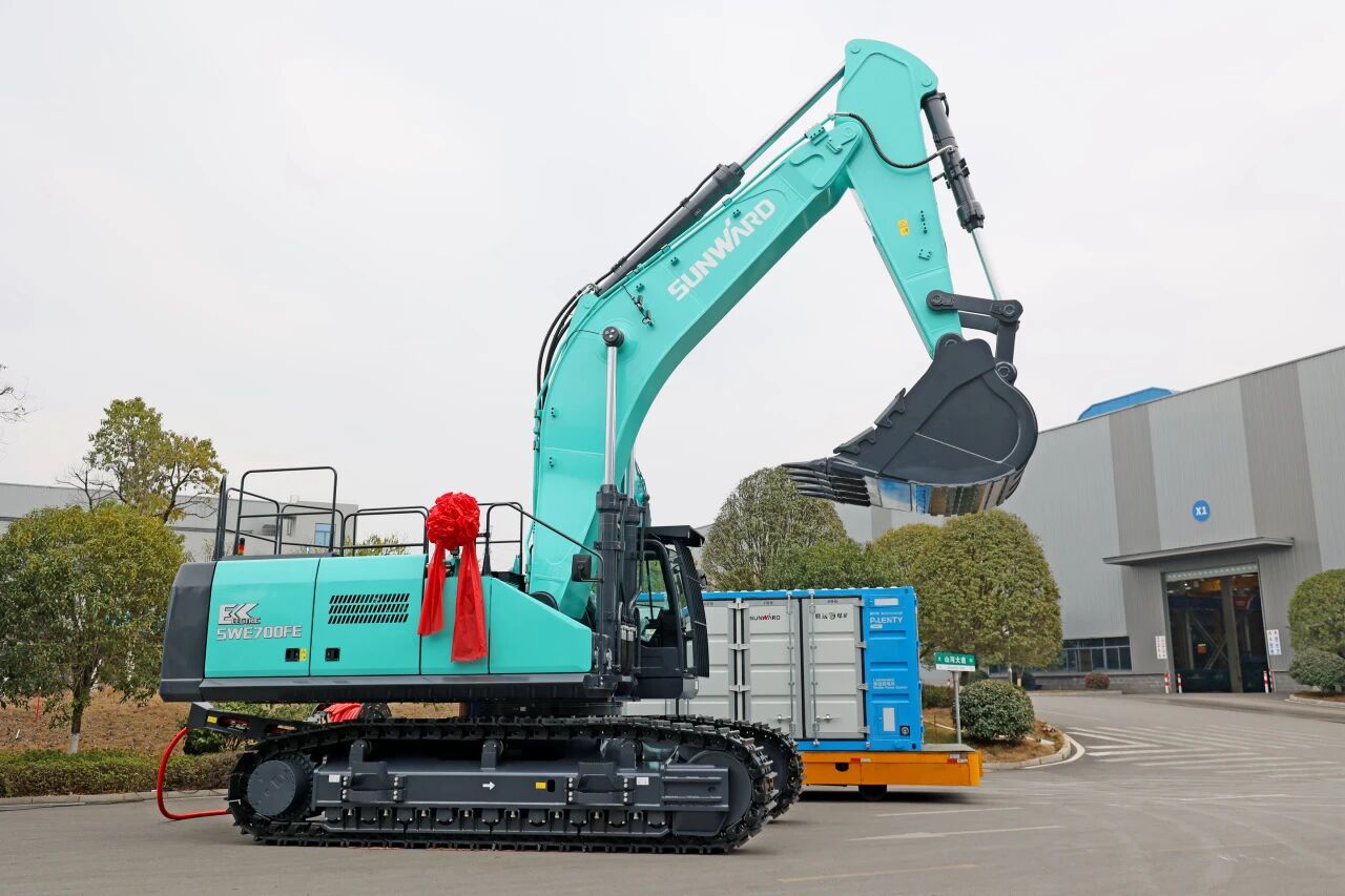 Z6官网智能SWE700FE电动挖掘机成功交付，助力打造绿色智慧矿山