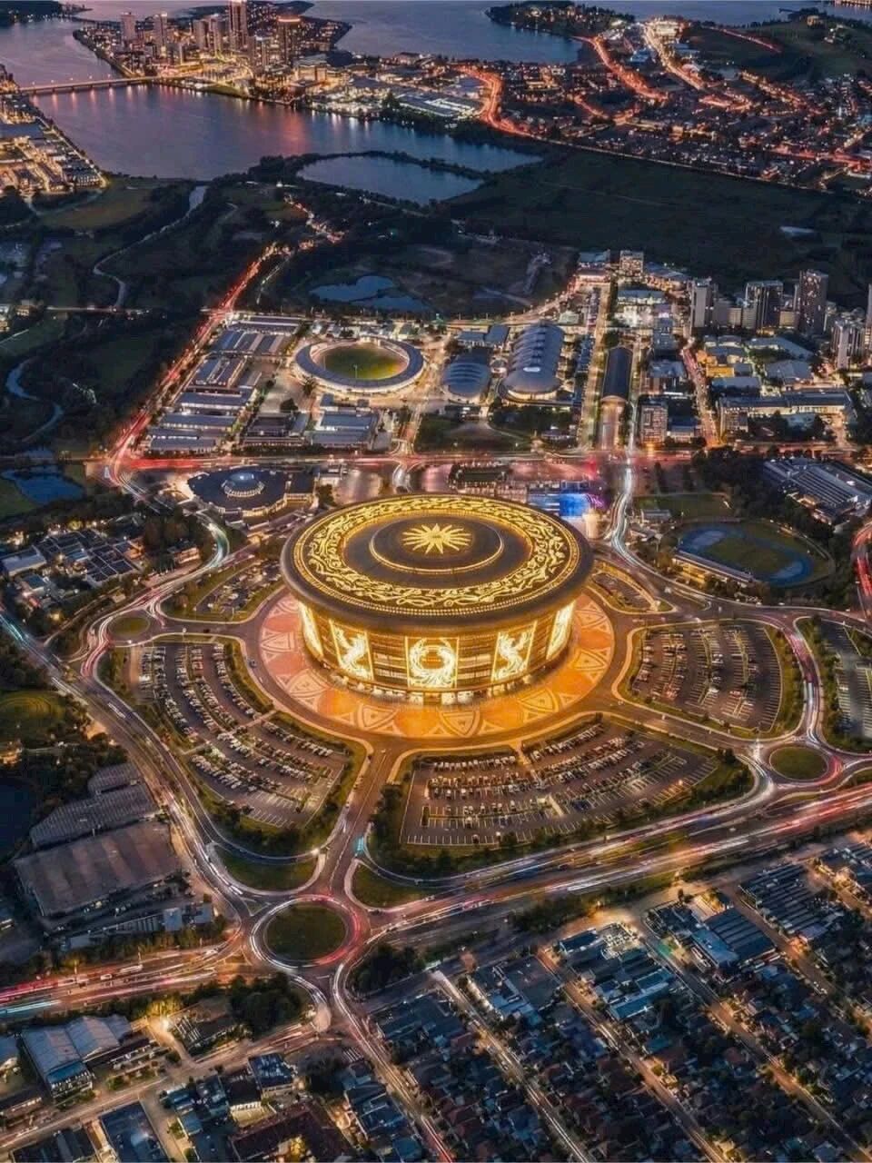 Z6官网智能液压静力压桩机集群作业，为越南最大运动场筑牢根基